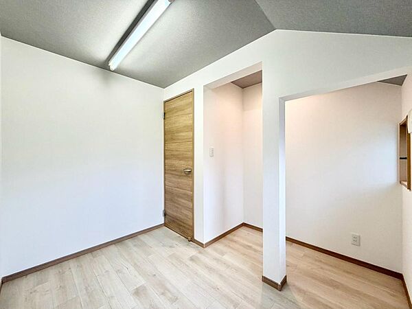 生活感を感じない空間では落ち着く事はできません。絶妙な雰囲気、配色、素材感を意識してコーディネート。