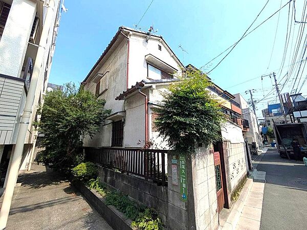 お部屋ぐらいは自分の価値観で自由にしたい。だからこそ、そのベースはシンプルであるべきだと思う。なぜなら、時の流れで人の好みは変わっていくものだから。
