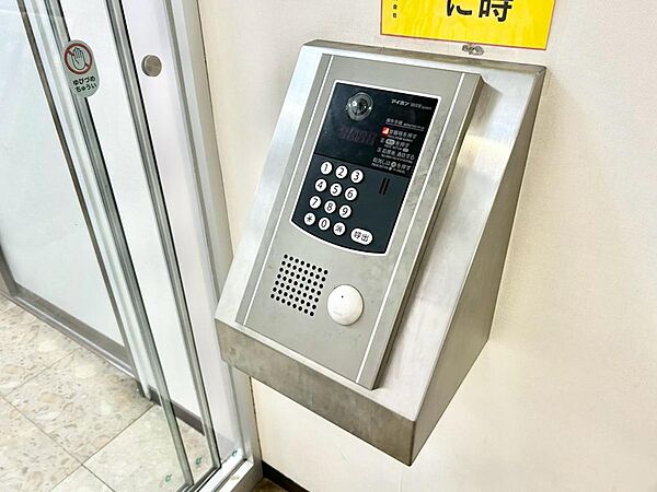 エントランスから始まる、広さが奏でる優雅な雰囲気。ホテルライクな印象は、ゆとりの敷地面積に由来する、ワンフロアの広さがその理由です。