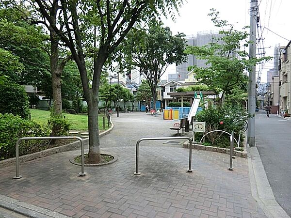 荒川三丁目公園まで約2097m