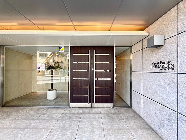一つ屋根の下にそれぞれの暮らしがある。お部屋ぐらいは自分の価値観で自由にしたい。だからこそ、そのベースはシンプルであるべきだと思う。なぜなら、時の流れで人の好みは変わっていくものだから。