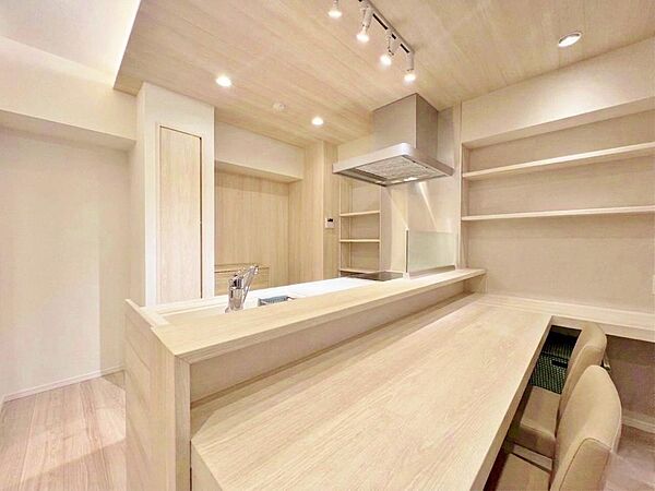 一番重要な物は「衣食住」と「家族」だと思います。美味しい料理を振舞うお母さんの使い易さ。お子様のための住環境。マイホームへの皆様の思いをお伝え下さい。（CGで家具を消しています）