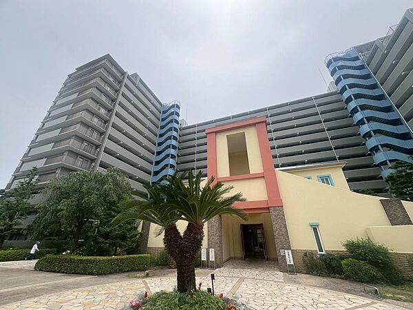 賃貸の更新時期が迫っている人。更新料を払うか、新しく賃貸を探して、敷金・礼金を払うか、悩ましいところ。いっそ購入してしまうのも手。家賃と同等程度の支払いで、自分の住まいを手に入れましょう。