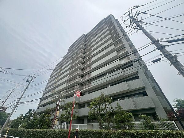 住まう人たちに与えられるゆとりある生活と受け継がれる資産。素晴らしい立地から生み出される時の隙間は家族で過ごすための新しいくかけがえのない時間。
