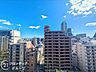 その他：12階からの視界は遮るものなく、青空と都市の景色が広がります。晴れた日には遠くまで見渡せる爽快な眺めが毎日の暮らしを彩ります。