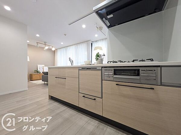 対面式キッチンで、ご家族とお話しながらお料理ができる楽しい空間です