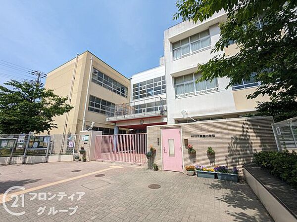 神戸市立東灘小学校 徒歩7分。 540m