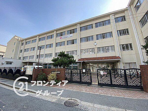神戸市立本庄中学校 徒歩18分。 1400m