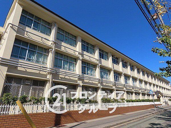 神戸市立兵庫中学校 徒歩13分。 1000m