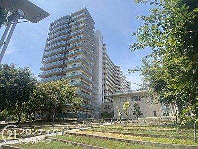外観:機能性とデザイン性を兼ね備えたマンション外観は、住む人に快適な生活を提供します。スタイリッシュなデザインが魅力で、日々の生活に彩りを添えます 外観:機能性とデザイン性を兼ね備えたマンション外観は、住む人に快適な生活を提供します。スタイリッシュなデザインが魅力で、日々の生活に彩りを添えます
