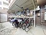 その他：マンション内に完備された駐輪場は、住民の便利さを考慮した設計。自転車を安全に保管できるスペースが確保され、日々の移動をサポートします。清潔で整然とした環境が整い、安心して快適に利用できます。