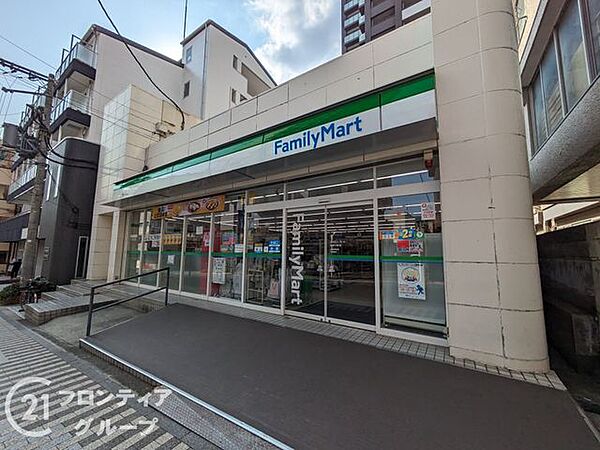 ファミリーマート御影中町店 徒歩0分。 1m