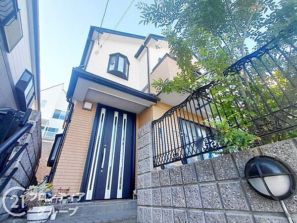 スーパーが近く、お買い物にも便利です。
