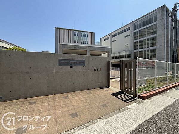 神戸市立湊翔楠中学校 徒歩14分。 1080m