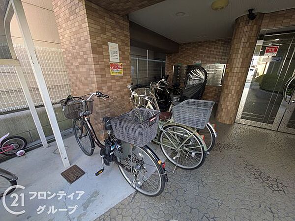 アクセスしやすい場所にあり、日常の移動をサポートします。
