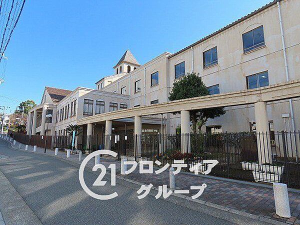 神戸市立会下山小学校 徒歩9分。 720m