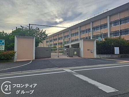 芦屋市立精道小学校 徒歩11分。 830m
