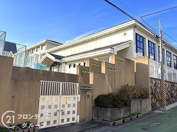 神戸市立六甲小学校 徒歩5分。 370m