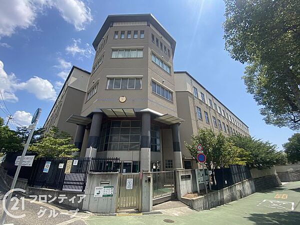 神戸市立高羽小学校 徒歩14分。 1070m