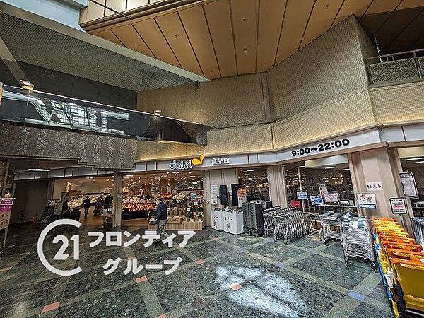 トーホーストア六甲アイランド店 徒歩8分。 600m