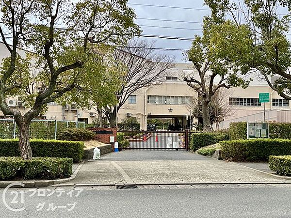 芦屋市立潮見小学校 徒歩4分。 310m