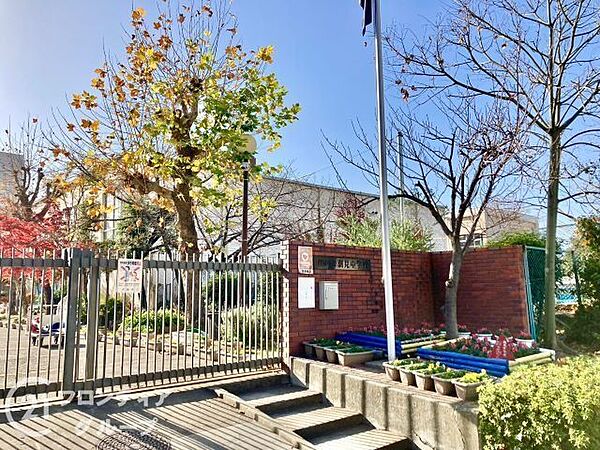 芦屋市立潮見中学校 徒歩9分。 700m