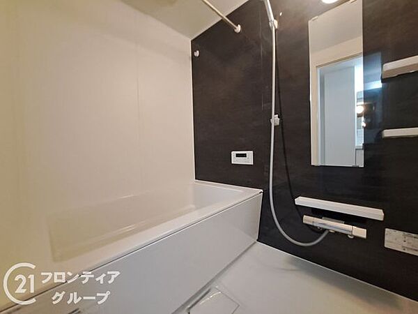 追い焚き機能付き浴室。いつでも温かいお風呂に入浴でき、一日の疲れも取れますね。
