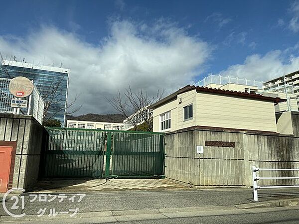 神戸市立本山南小学校 徒歩3分。 230m