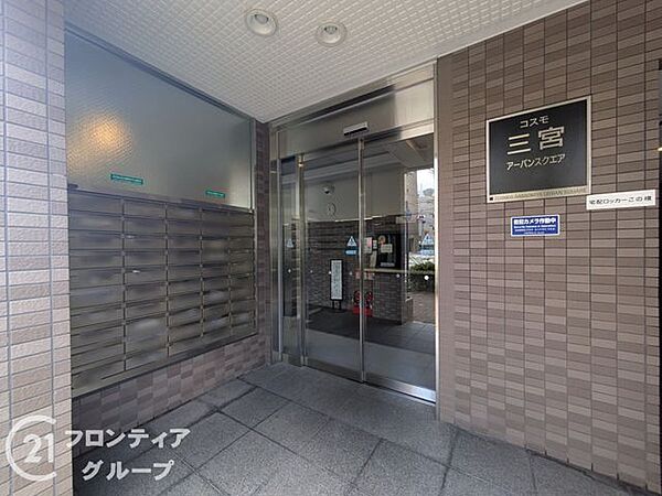 都会の喧騒を忘れさせてくれる静寂と美しさに満ちた入り口！選び抜かれた素材が織りなす上質な質感が、邸宅としての誇りとステータスを雄弁に物語る贅沢な迎賓空間！
