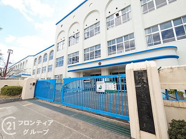 神戸市立本山第二小学校 徒歩7分。 510m