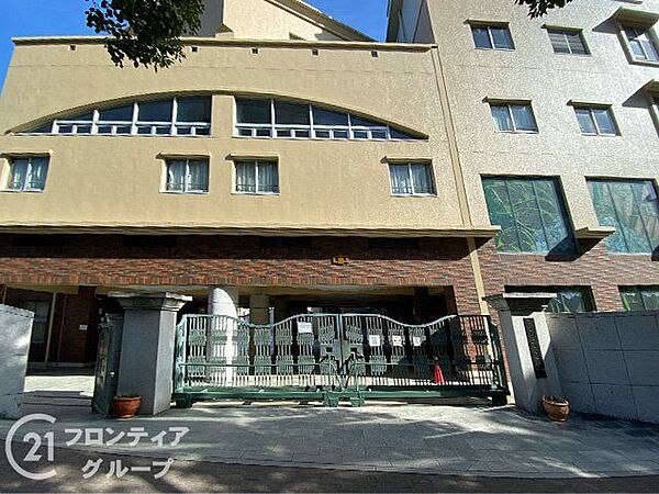 神戸市立神戸生田中学校 徒歩10分。 800m