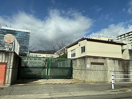 神戸市立本山南小学校 徒歩6分。 430m
