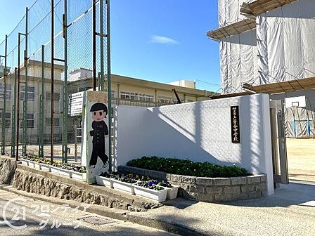 神戸市立葺合中学校 徒歩3分。 190m