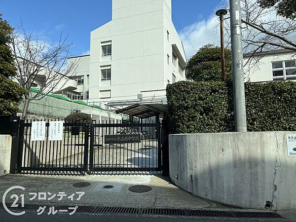 神戸市立本山南中学校 徒歩18分。 1420m