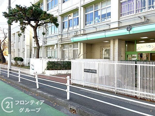神戸市立御影小学校 徒歩3分。 210m