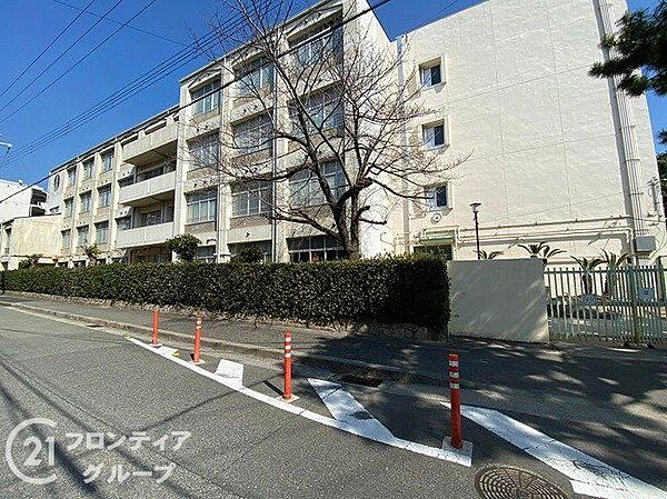 神戸市立御影中学校 徒歩8分。 630m