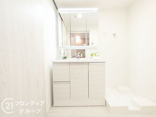 はじめてのマイホーム購入は、わからないことだらけで当然です。資金計画から物件選びまで、順を追ってスタッフが一緒に考えていきます