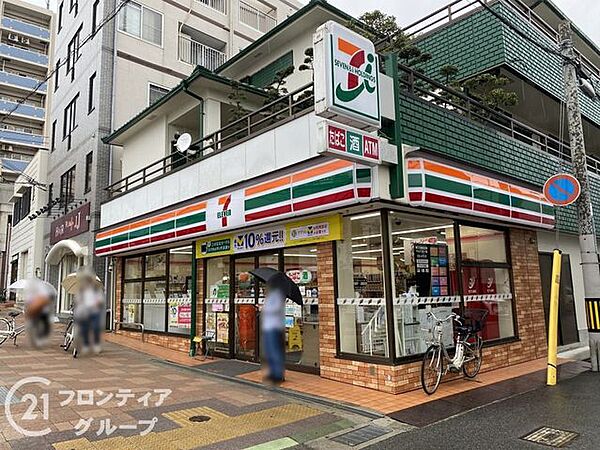 セブンイレブン神戸新在家駅前店 徒歩4分。 260m