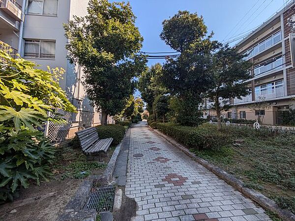 江尻川緑道 徒歩3分。 240m