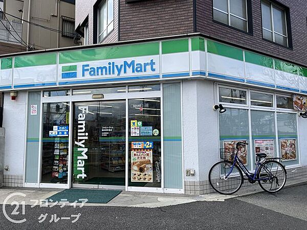 ファミリーマート陸前屋東灘店 徒歩4分。 320m