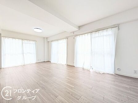 はじめてのマイホーム購入は、わからないことだらけで当然です。資金計画から物件選びまで、順を追ってスタッフが一緒に考えていきます