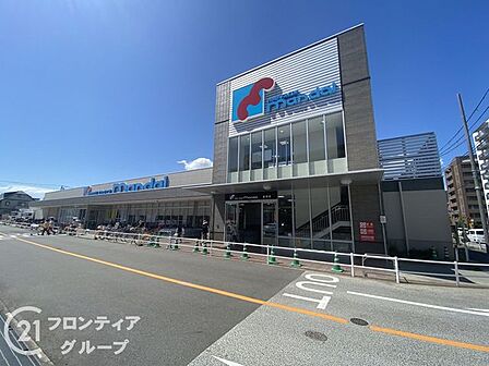 万代魚崎店 徒歩5分。 370m