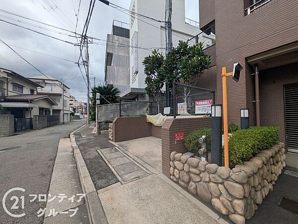 はじめてのマイホーム購入は、わからないことだらけで当然です。資金計画から物件選びまで、順を追ってスタッフが一緒に考えていきます