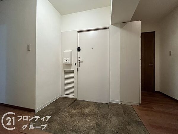 玄関を拡大表示