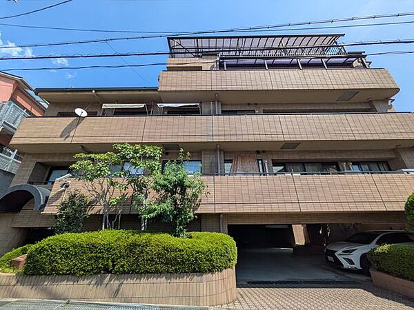 住まい探しで後悔しないためのポイントをスタッフがお伝えします。検討中の方もそうでない方も、まずは一度お話を聞かせてください