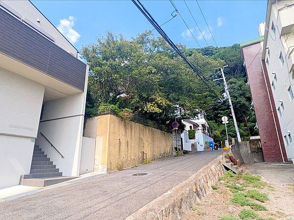 エリアの特性や周辺環境についての情報提供も行っています。物件だけでなく、地域の暮らしやすさも含めてご確認いただけます