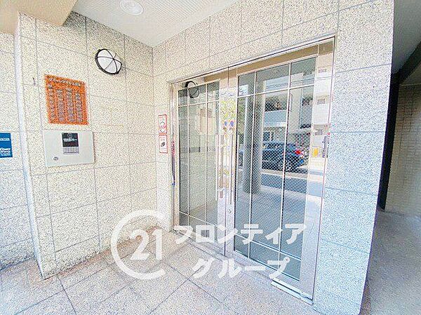 すっきりと整えられた清潔感あふれるロビー空間が訪れる人をやさしく迎えます！心地よい静寂に包まれた上質な雰囲気が魅力的ですね