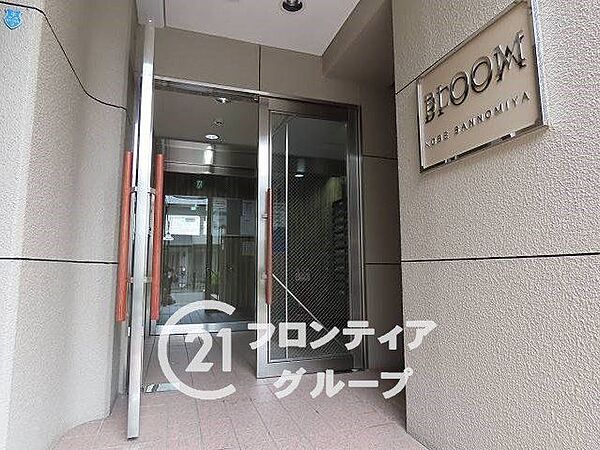 清潔感に満ちた明るいエントランスまわりが日々の帰宅をやさしく迎えてくれますね！細部まで丁寧につくり込まれた空間デザインが、上質な日常を演出します
