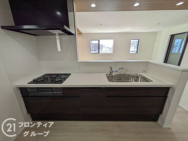 手荒れを防げる食洗器付きキッチン。食器洗いの時間を短縮して、家族の時間や趣味の時間にあてられます