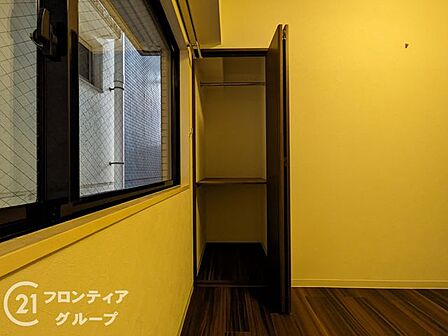 整理整頓がしやすく、暮らしをサポートする収納スペース。日常使いの小物から大きな荷物までしっかり収まり、空間を有効活用できます。家族の暮らしをよりスマートに演出してくれる心強いスペースです。